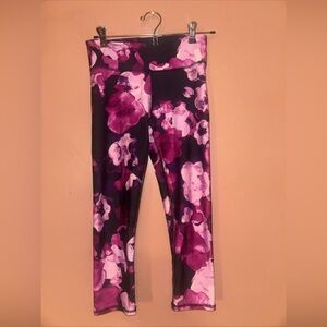 Fabletics Define PowerHold Mid-Rise Capri  Floral Leggings Size XS NWOT